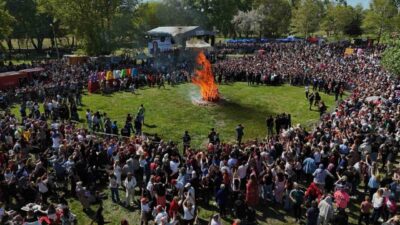Edirne’de baharın müjdecisi olan Kakava ve Hıdırellez Şenlikleri’nde dev ateş
