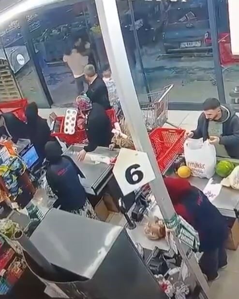 İstanbul’un Arnavutköy ilçesinde iddiaya göre çıkan tartışma sonrası bir kişi,