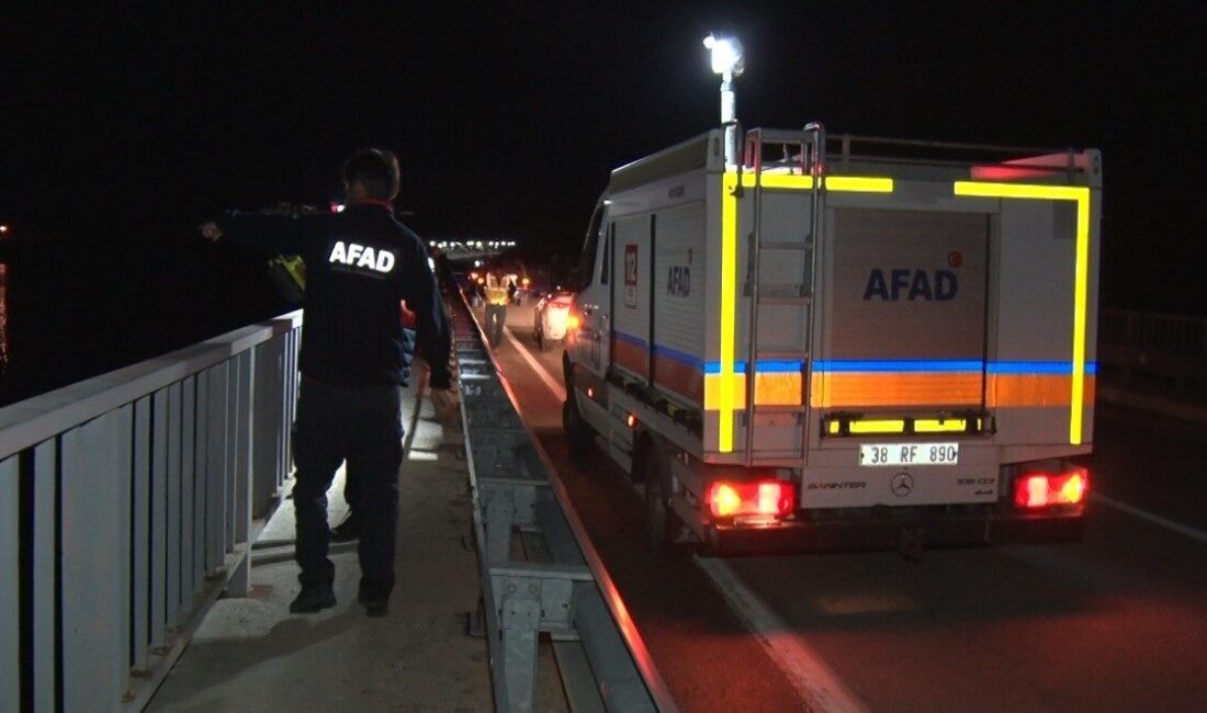 Kayseri’nin Felahiye ilçesinde bir kişinin viyadükten Kızılırmak’a düştüğü ihbarı ekipleri