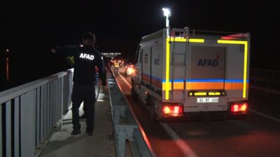 Kayseri’nin Felahiye ilçesinde bir kişinin viyadükten Kızılırmak’a düştüğü ihbarı ekipleri
