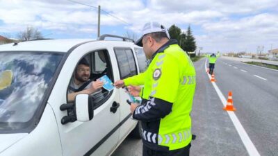 Afyonkarahisar’ın Şuhut ilçesinde trafik güvenliğine dikkat çekmek amacıyla ‘Bir Kural