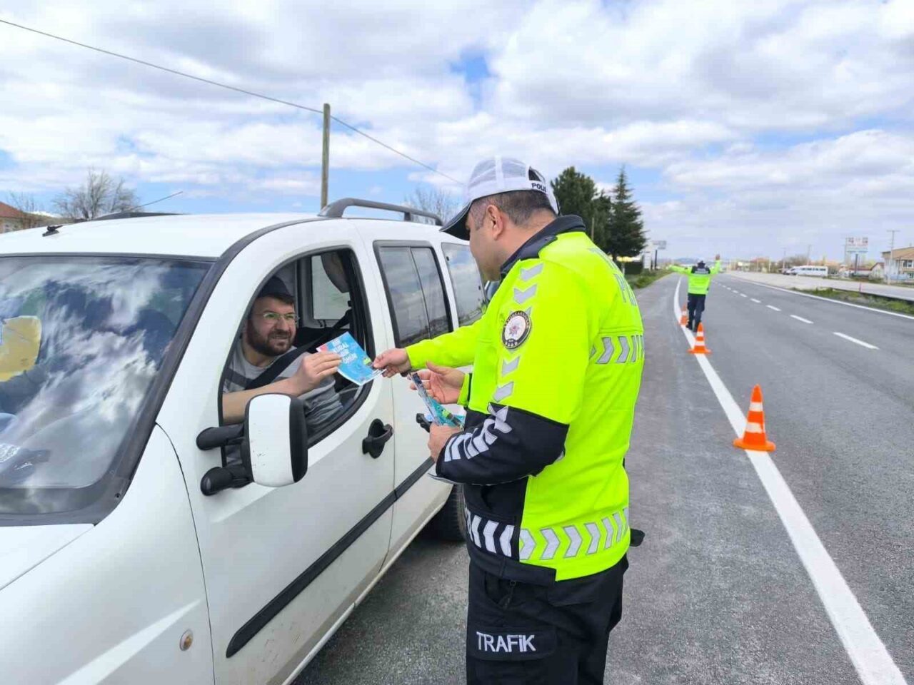 Afyonkarahisar’ın Şuhut ilçesinde trafik güvenliğine dikkat çekmek amacıyla ‘Bir Kural