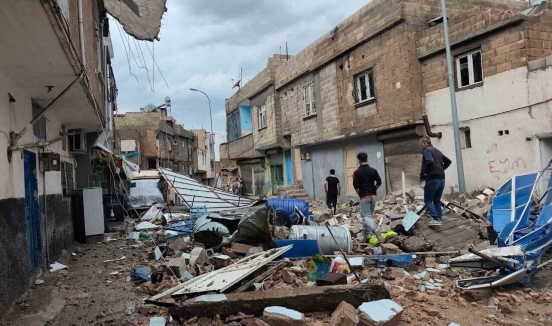 Şanlıurfa’nın Birecik ilçesinde dün akşam etkili olan fırtına ve dolu,
