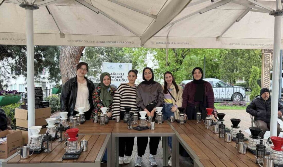 Kocaeli’deki Saygınlar Kulübü üyeleri ve üniversitelileri bir araya getiren “Manevi