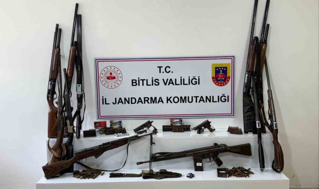 Bitlis’in Tatvan ilçesinde 20 adrese eş zamanlı düzenlenen operasyonda çok