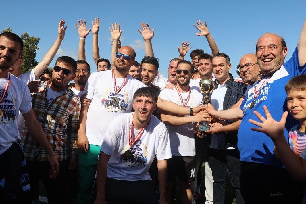 Aydın’ın Koçarlı ilçesinde mücadele eden Bıyıklıspor, şampiyon olarak 1. Amatör
