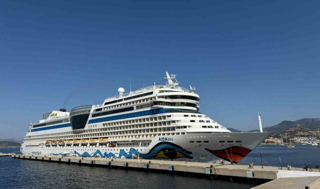 Muğla’nın Bodrum ilçesine “Aidablue” isimli kruvaziyer ile 2 bin 377