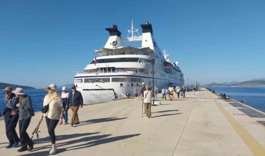 Muğla’nın Bodrum ilçesine gelen Star Legend adlı yolcu gemisi, 274