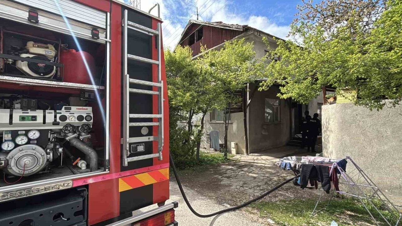 Bolu’da Sağlık Mahallesi’nde 2 katlı bir evin banyo kısmında çıkan