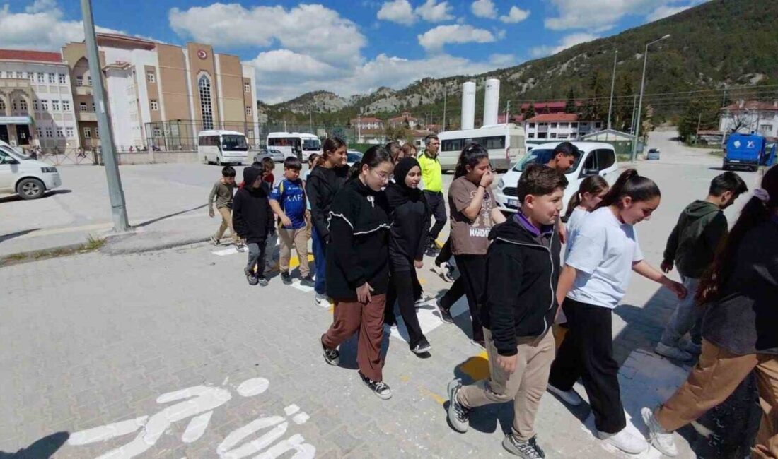 Bolu’nun Mudurnu ilçesinde Karayolu Trafik Güvenliği ve Trafik Haftası dolayısıyla