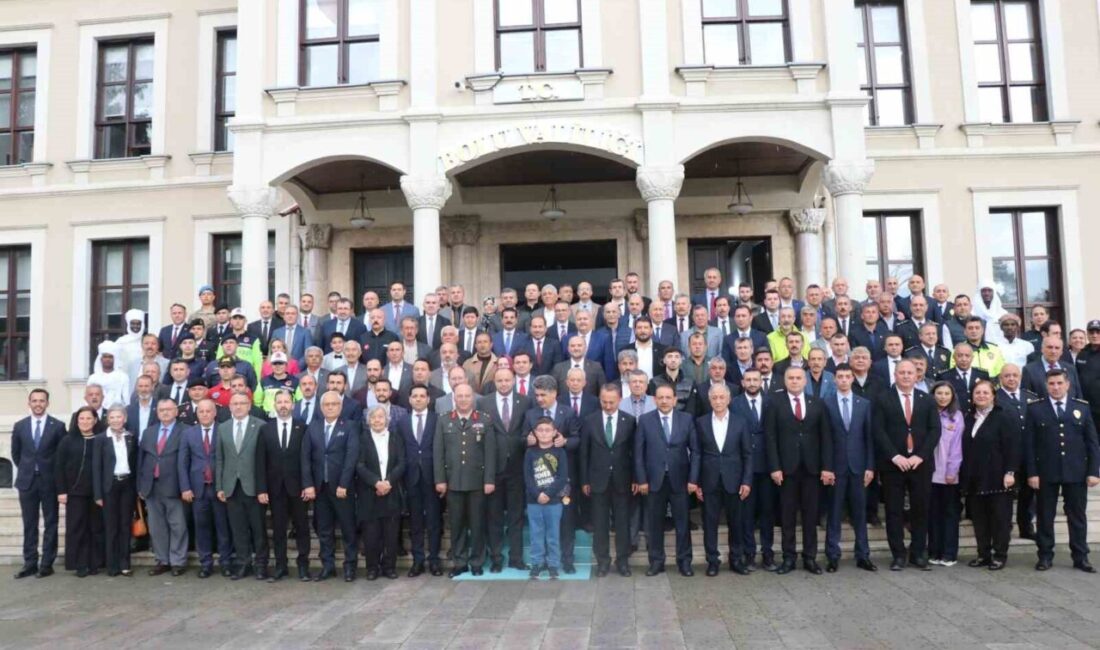 Bolu’da Kurban Bayramı dolayısıyla Bolu Valiliği’nde bayramlaşma programı düzenlendi. Vali