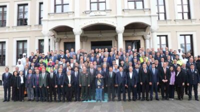 Bolu’da Kurban Bayramı dolayısıyla Bolu Valiliği’nde bayramlaşma programı düzenlendi. Vali