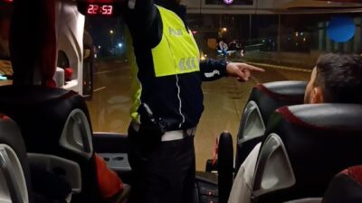 Bolu’da polis ekipleri tarafından şehirlerarası yolcu taşımacılığı yapan otobüslere yönelik