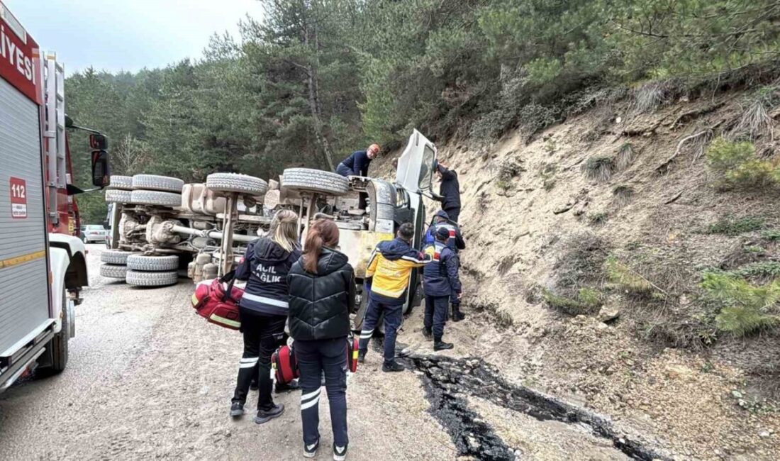 Bolu’da kum ocağından D-100 Karayolu’na seyir halinde olan kum yüklü