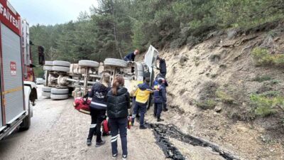 Bolu’da kum ocağından D-100 Karayolu’na seyir halinde olan kum yüklü