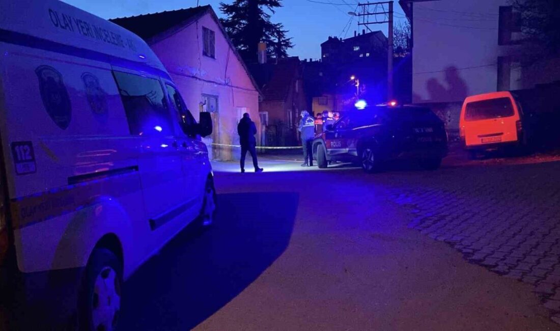 Bolu’da boşanma aşamasındaki eşinin ikametine gelen şahıs, tabancayla 2 el