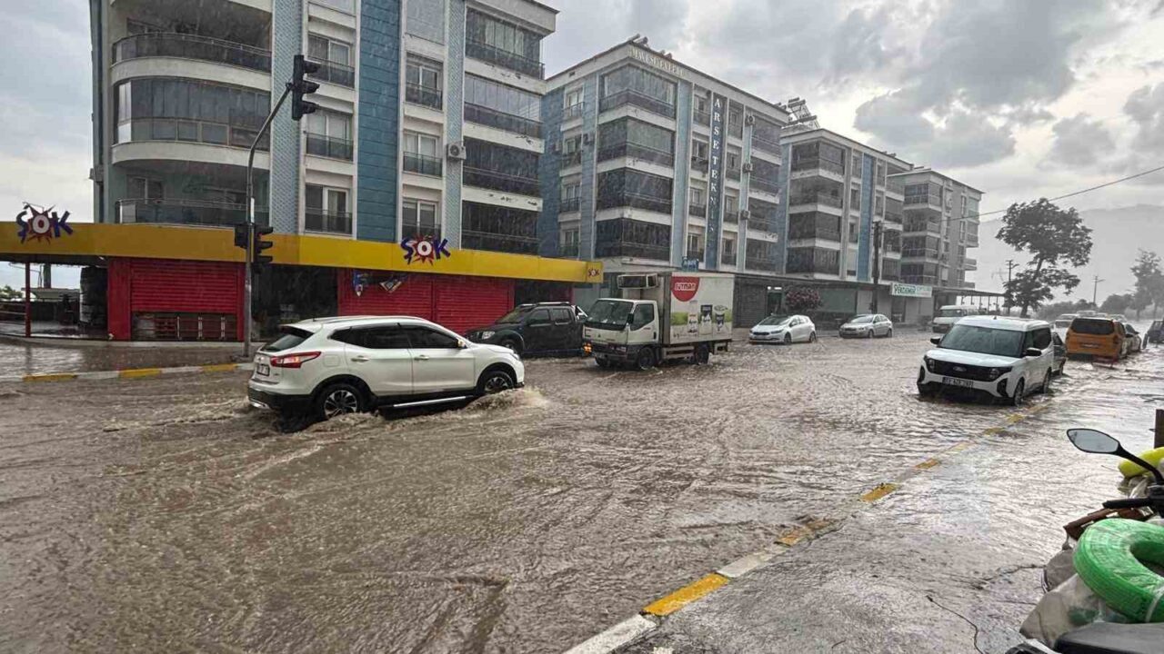 Bozdoğan’da etkili olan fırtına ve sağanak yağış nedeniyle Bozdoğan Belediyesi