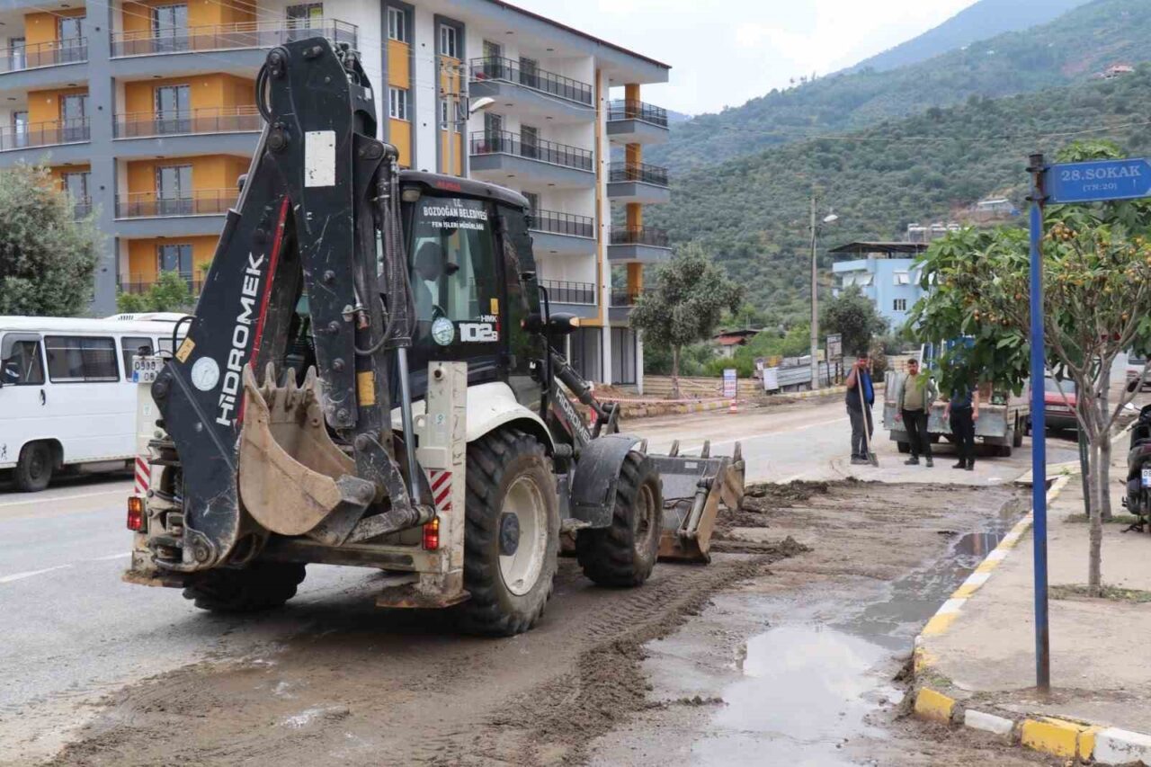 Aydın’ın Bozdoğan ilçesinde etkili olan sağanak yağışın ardından ilçe genelinde