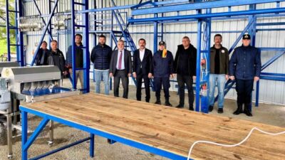 Bilecik’in Bozüyük ilçesinde Bozüyük Kaymakamı Adem Öztürk, kurban kesim alanında