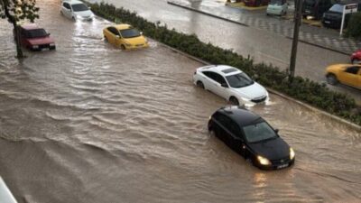 Bilecik’in Bozüyük ilçesinde etkili olan sağanak yağış hayatı olumsuz etkiledi.