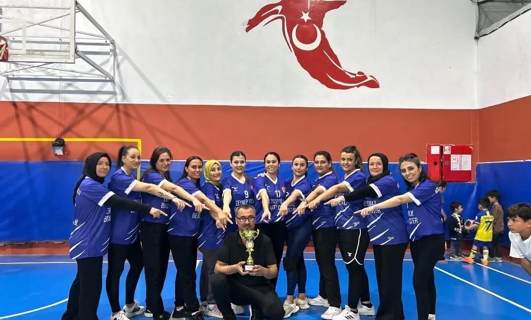 Mersin’in Bozyazı ilçesinde Anneler Günü etkinlikleri kapsamında düzenlenen “Evimin Sultanları