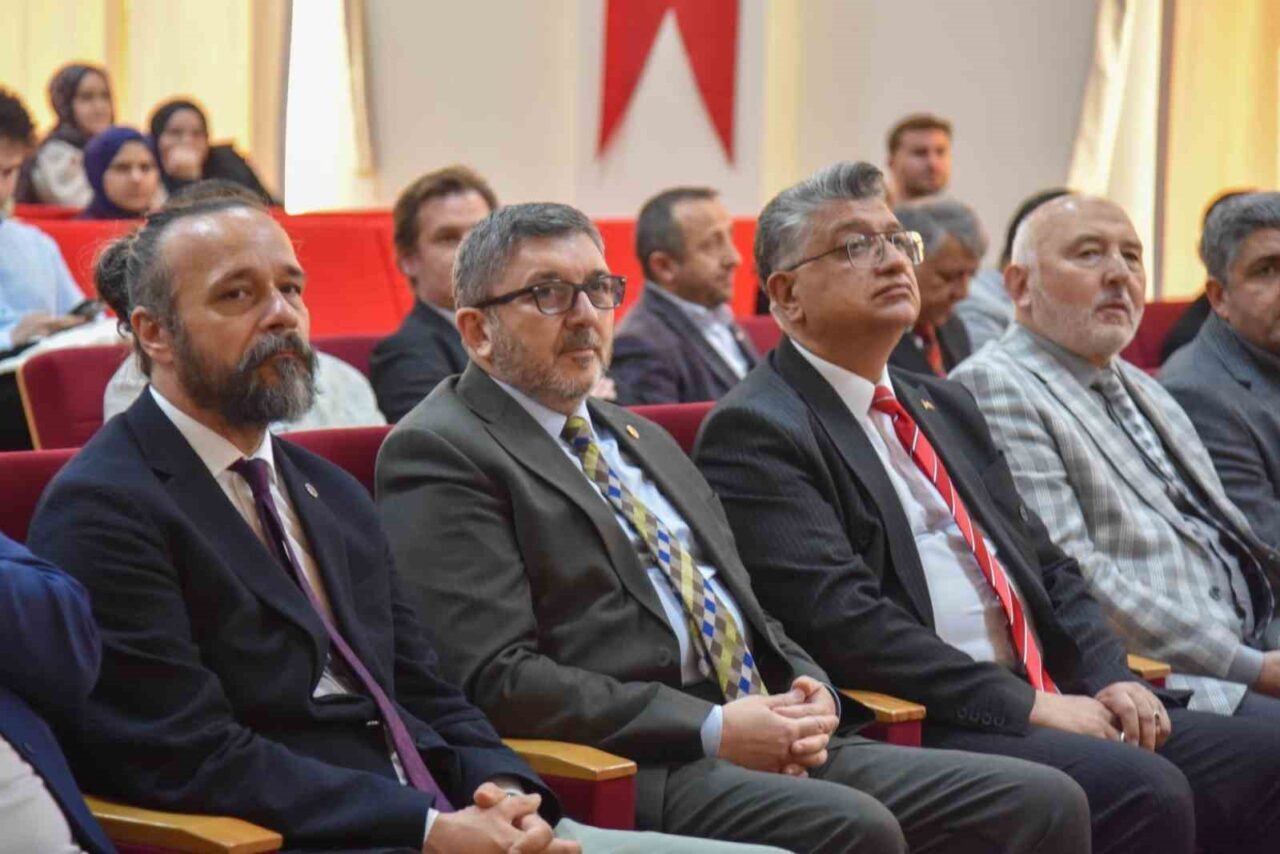 Bilecik Şeyh Edebali Üniversitesi’nde (BŞEÜ) ‘Osmanlı’nın Son Yüzyılı’ programı düzenlendi.