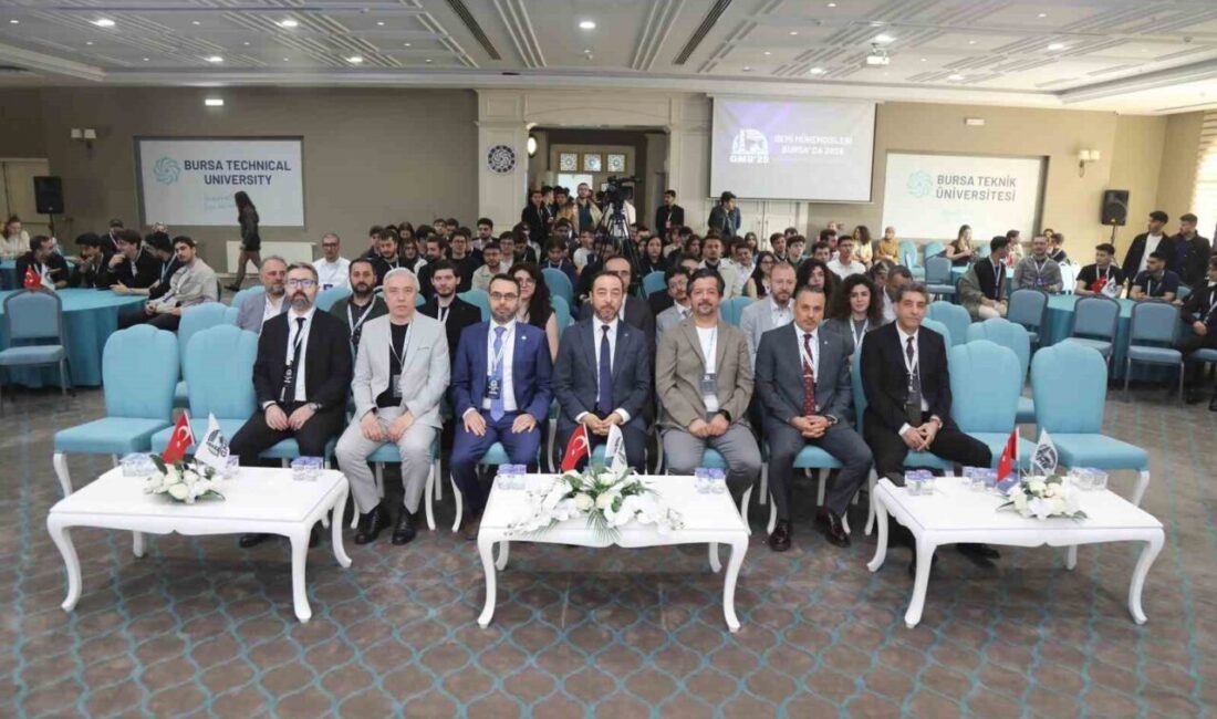BTÜ Denizcilik Fakültesi tarafından düzenlenen “Gemi Mühendisleri Bursa’da” etkinliğinde öğrenciler,