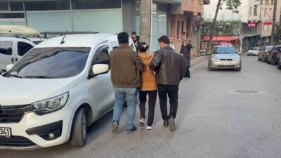 Bursa’nın Orhangazi ilçesinde, hırsızlık amacıyla girdiği otomobilin sahibine yakalanınca aracı