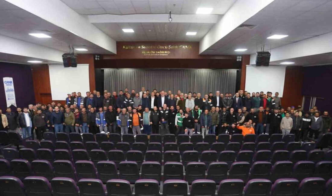 Samsun’un Canik Belediye Başkanı İbrahim Sandıkçı, tüm belediye personelinin hesaplarına