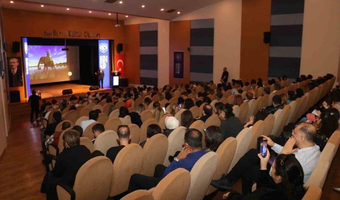Öğrencilerin konuştuğu, ebeveyn ve eğitimcilerin dinlediği tersine mentörlük zirvesi büyük