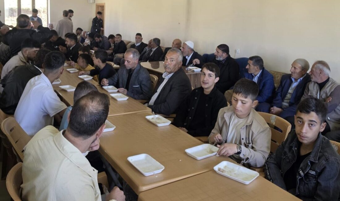 Bitlis’in Ahlat ilçesine bağlı Cemalettin köyü sakinleri, her bayram imece