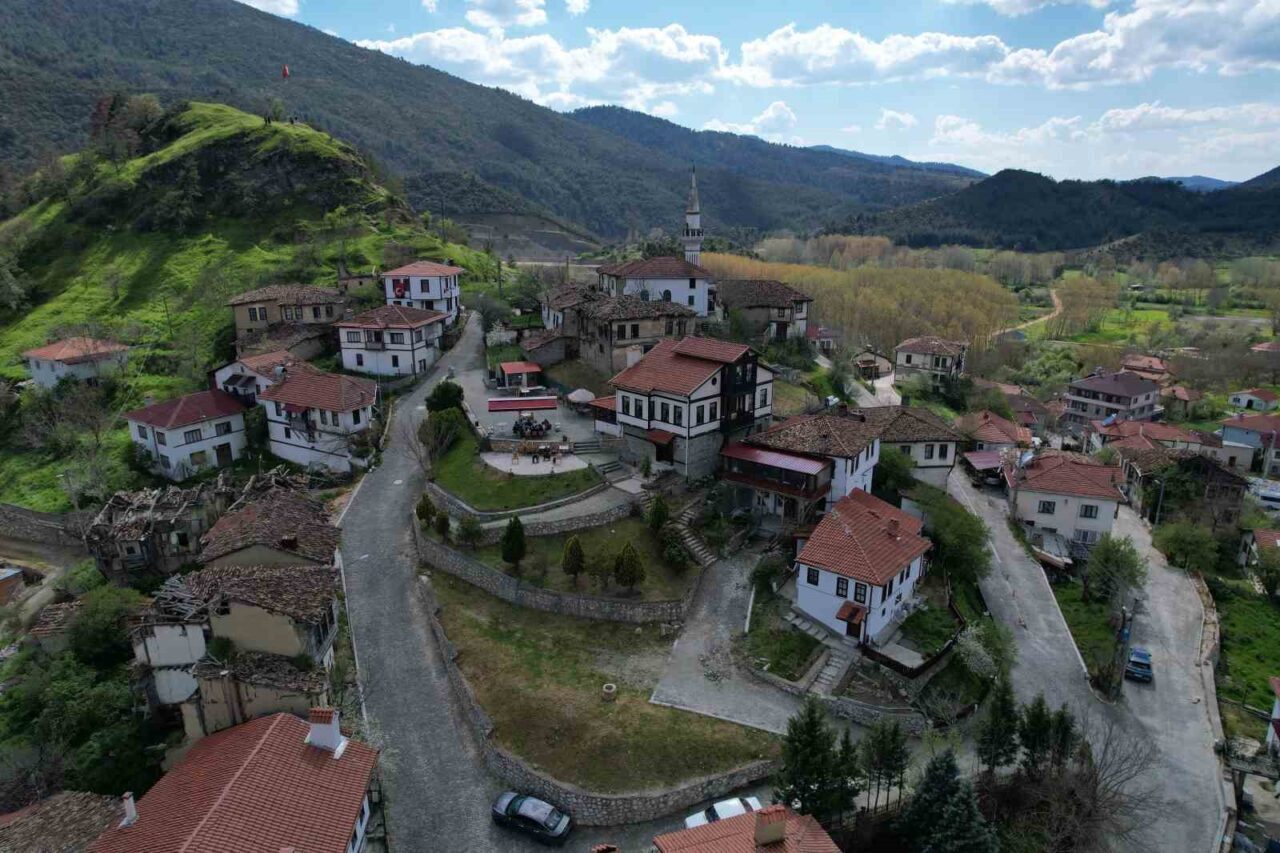 Osmanlı’dan günümüze taşınan geleneksel mimari yapısıyla hem sinema sektörünün hem