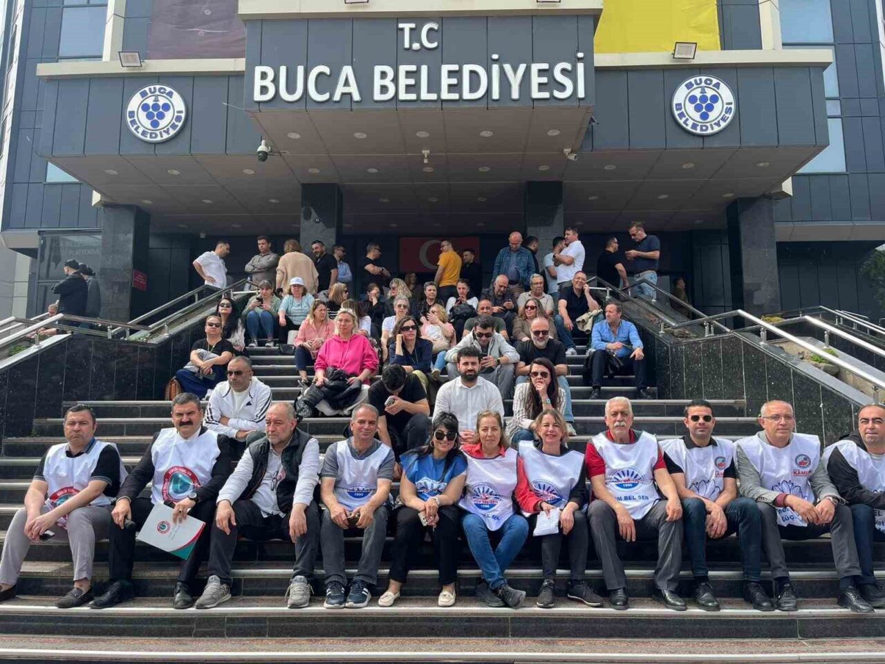 Buca Belediyesinde görevli yaklaşık 300 memur, 7 aydır sosyal denge