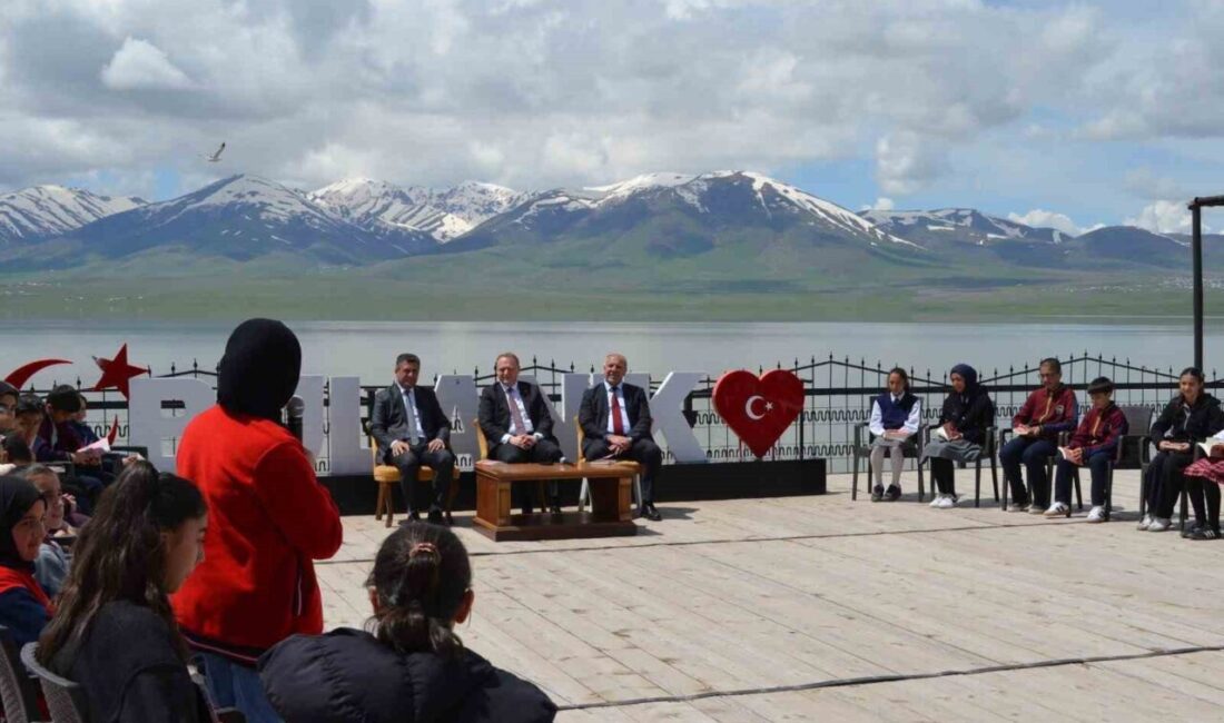 Muş’un Bulanık Kaymakamı Ömer Övünç Koşansu, düzenlenen kitap söyleşisi programı