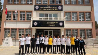 DENİZLİ (İHA) – Denizli’de düzenlenen “Mahallemde Maç Var” turnuvasında çeyrek