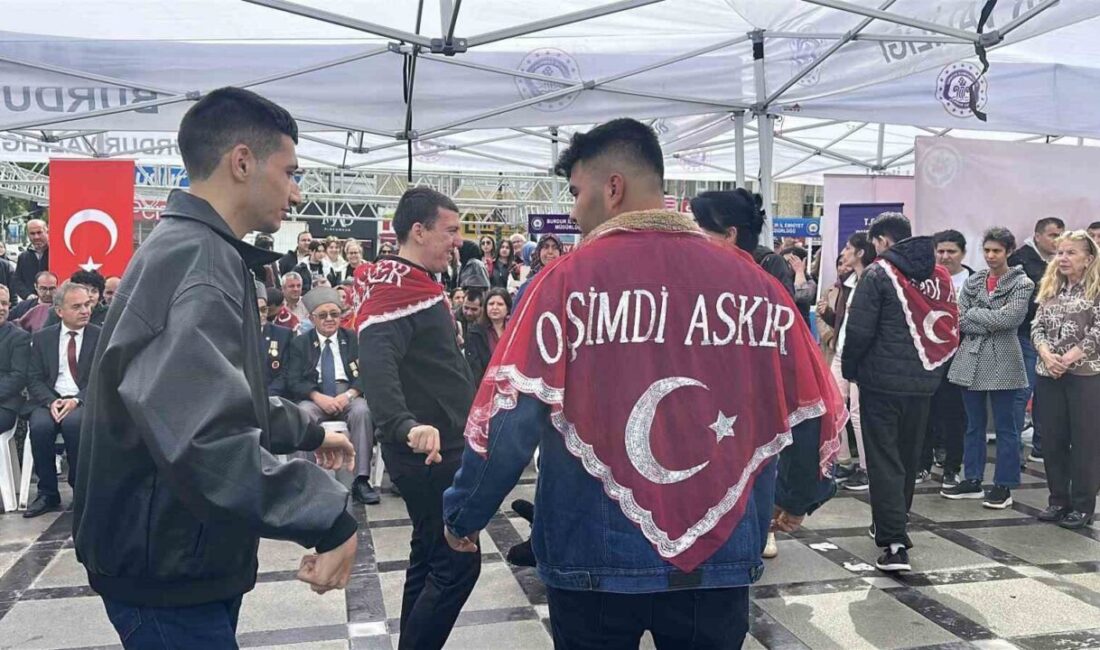 Burdur’da düzenlenen temsili askerlik töreniyle vatani görevlerini yerine getirecek olan