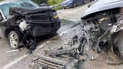 Isparta-Antalya Kara yolunda 3 otomobilin çarpışması sonucu meydana gelen trafik