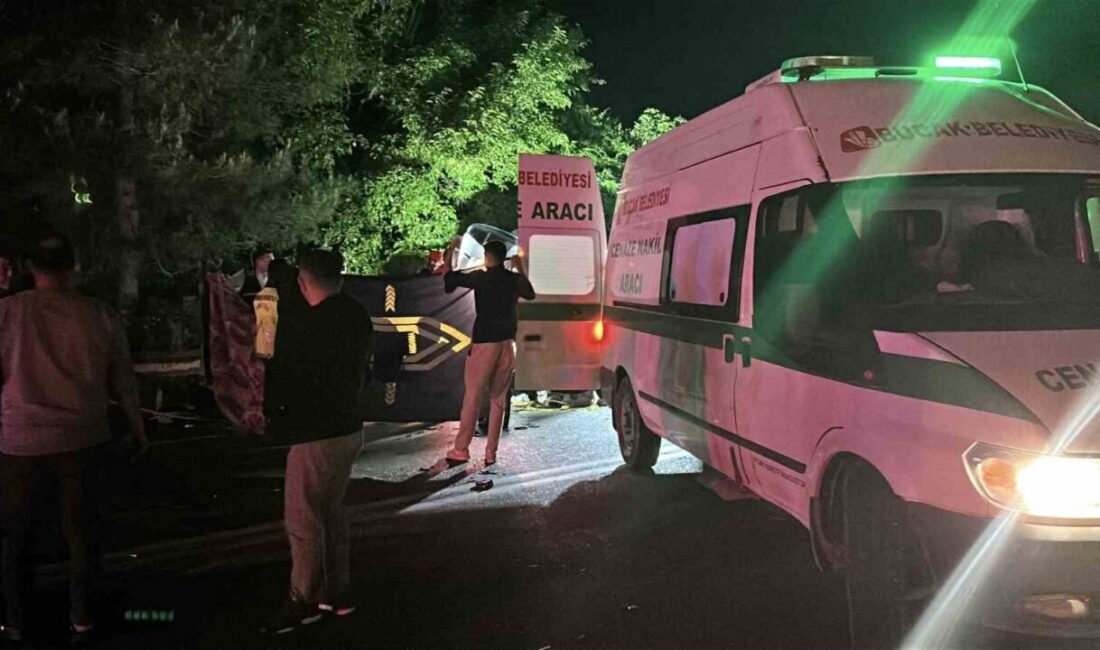 Burdur’un Bucak ilçesinde meydana gelen 4 aracın karıştığı, 4 kişi