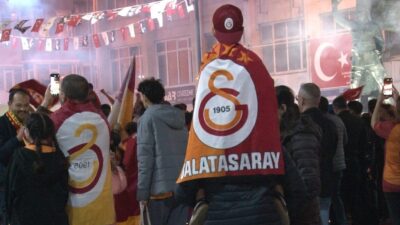 Galatasaray’ın şampiyonluğu Burdur’da coşkuyla kutlanırken, taraftarlar araç konvoyu yaparak şehir
