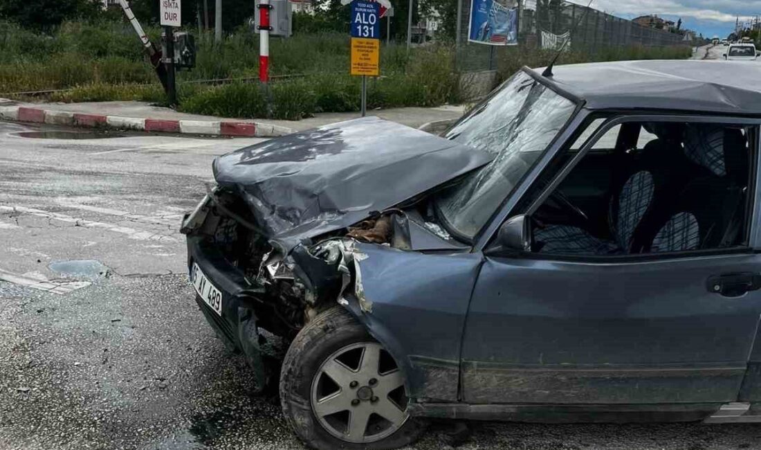 Burdur’da okul servisi ile otomobilin çarpıştığı kazada 7 kişi yaralandı.