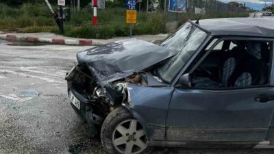 Burdur’da okul servisi ile otomobilin çarpıştığı kazada 7 kişi yaralandı.