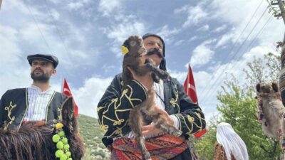 Burdur’da düzenlenen “Temsili Yörük Göçü”, vatandaşların yoğun ilgisiyle gerçekleştirildi. Yörük