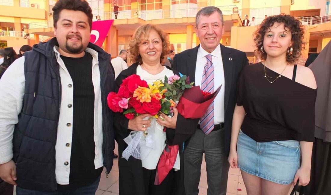 Burhaniye ilçesinde, Meslek Yüksekokulunda düzenlenen mezuniyet töreninde 174 öğrenci diploma