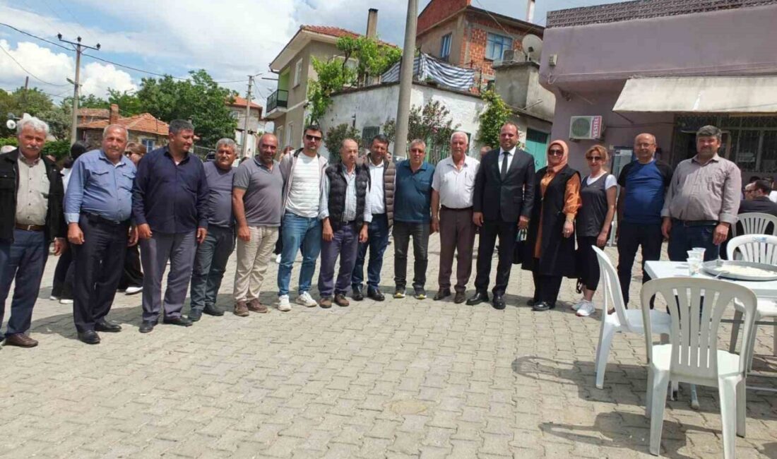 Balıkesir’in Burhaniye ilçesinde, Ağacık köyünde düzenlenen geleneksel Çiftçi Hayrı yüzlerce