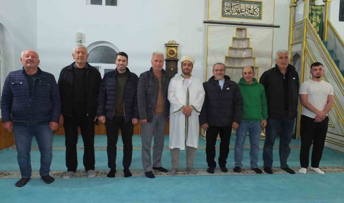 Burhaniye ilçesinde, önceki ay göreve başlayan Müftü Mehmet Tüfekçioğlu cami