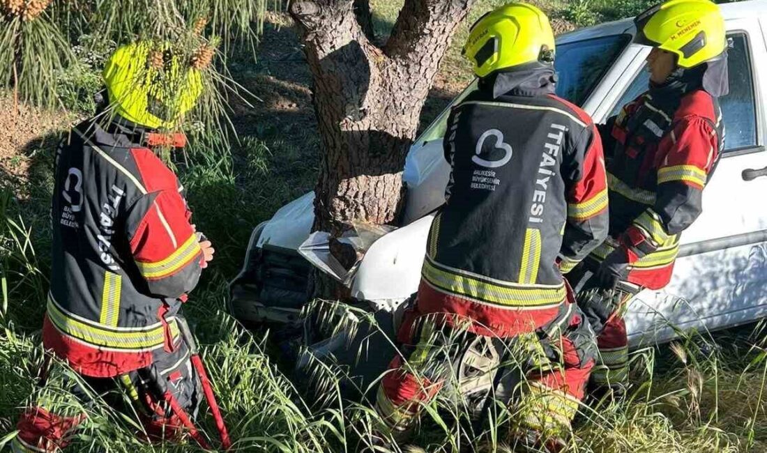 Balıkesir’in Burhaniye ilçesinde kontrolden çıkarak şarampole düşen otomobilin sürücü yaralandı.