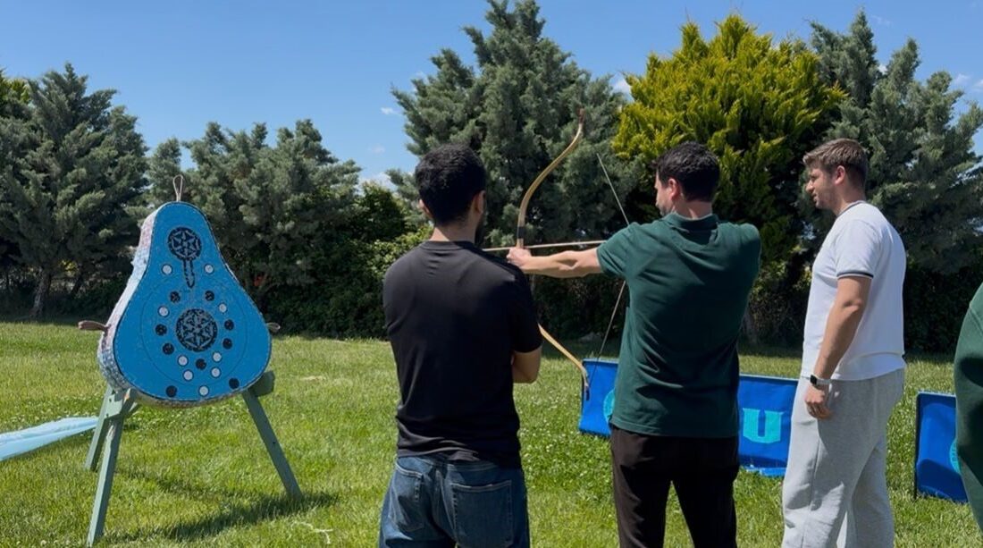 Balıkesir’in Burhaniye ilçesinde, Uygulamalı Bilimler Fakültesi tarafından düzenlenen Bahar Şenliği,