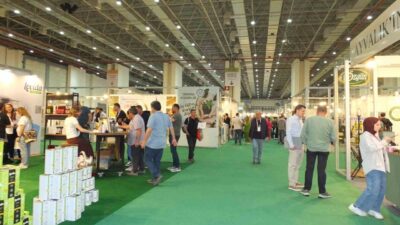 Burhaniye İlçesinde, zeytin üreticileri, İzmir Büyükşehir Belediyesi ev sahipliğinde, İZFAŞ