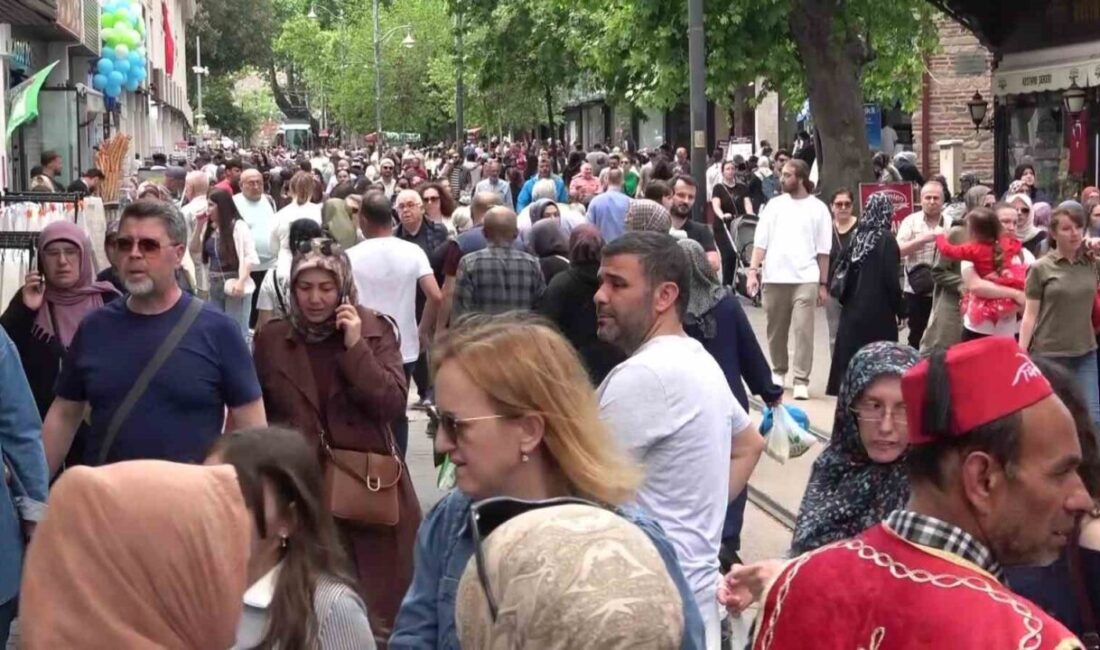 Kurban Bayramı öncesi Bursa çarşısında alışveriş yoğunluğu artarken, kasap ve