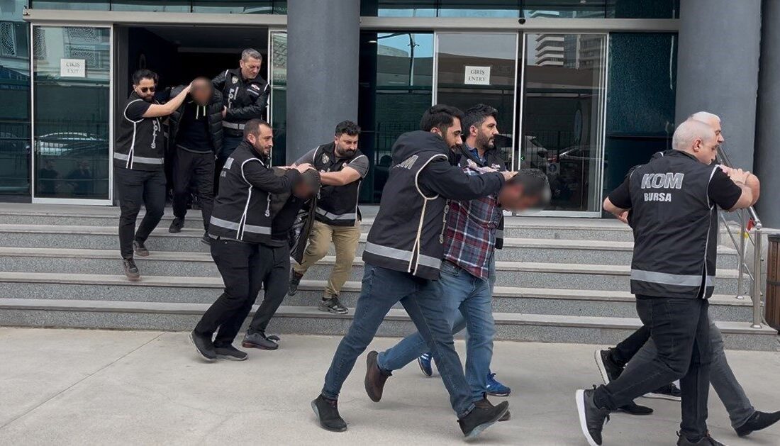 Bursa’da çiftçileri kumar masasında borç batağına sürükledikleri, yüksek faizle para